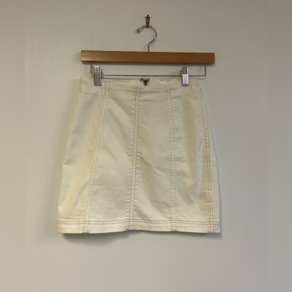 Free People Modern Femme Mini Skirt White Denim size 2 OFF White - Picture 6 of 10